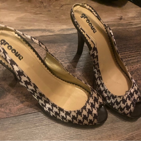 Peep Toe Heels - Picture 2 of 5